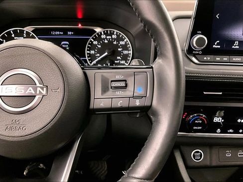 Used 2023 Nissan Rogue SV w/ SV Premium Package image 28