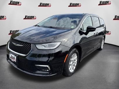 Used 2024 Chrysler Pacifica Touring-L