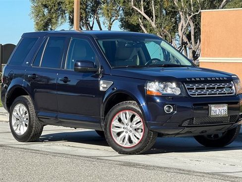 Used 2015 Land Rover LR2 HSE image 2