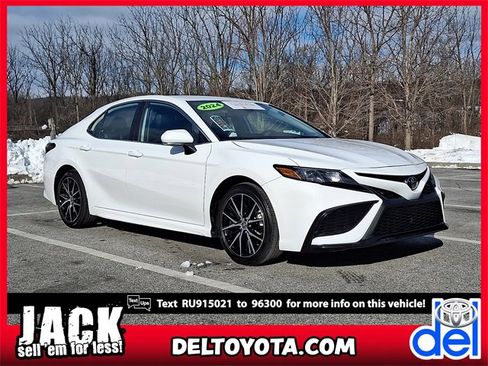 Certified 2024 Toyota Camry SE image 1