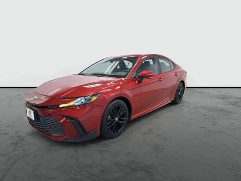 Used 2025 Toyota Camry SE image 8