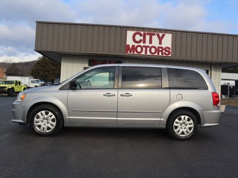 Used 2017 Dodge Grand Caravan SE image 14