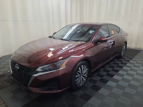 Used 2023 Nissan Altima 2.5 SV FWD image 2
