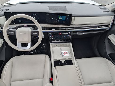 Certified 2025 Hyundai Santa Fe Limited AWD/4WD image 14
