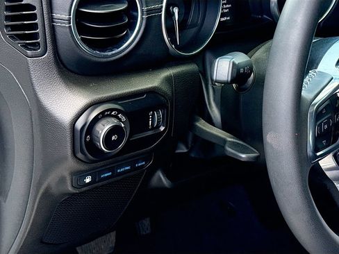 Used 2023 Jeep Wrangler Unlimited Sahara AWD/4WD image 11