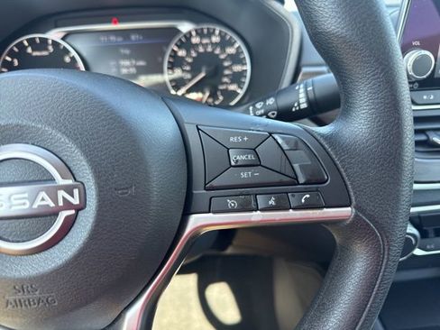 Used 2023 Nissan Altima 2.5 SV FWD image 23