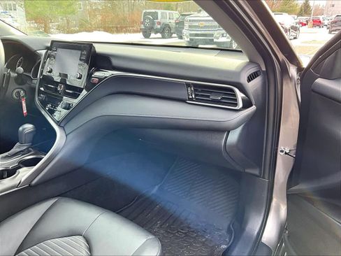 Used 2024 Toyota Camry SE image 13