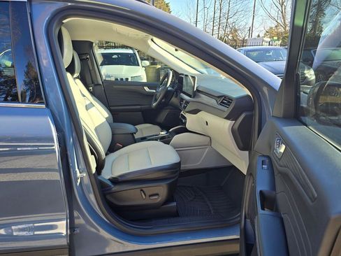 Used 2023 Ford Escape Platinum image 11