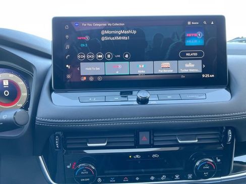 Used 2025 Nissan Rogue SL w/ Tech Package image 26