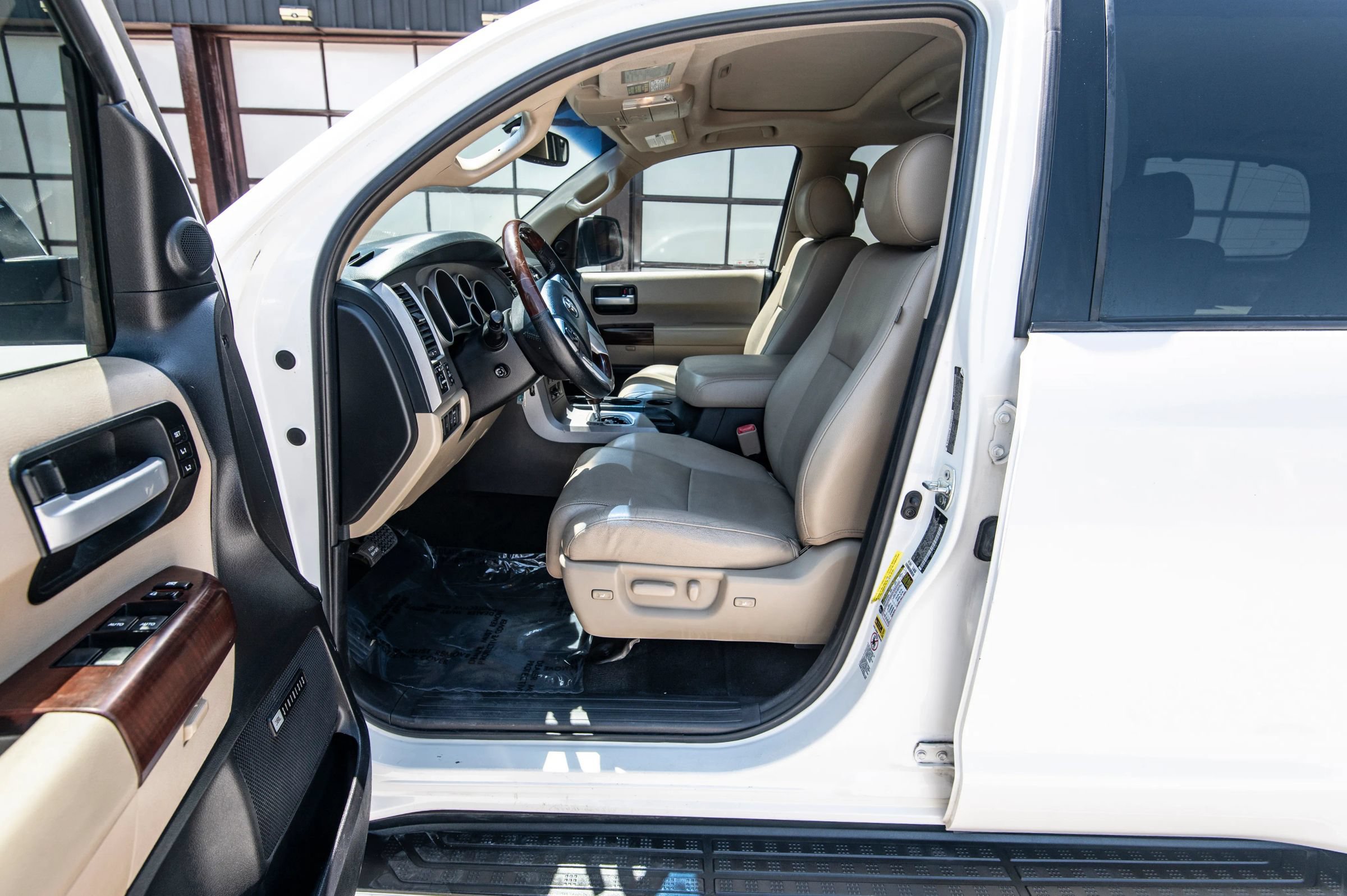 Used 2014 Toyota Sequoia Platinum AWD/4WD image 24