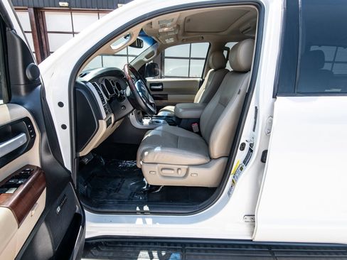 Used 2014 Toyota Sequoia Platinum AWD/4WD image 24