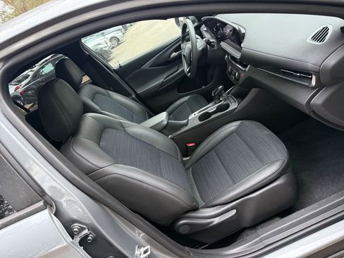 Used 2025 Buick Envista Preferred image 21