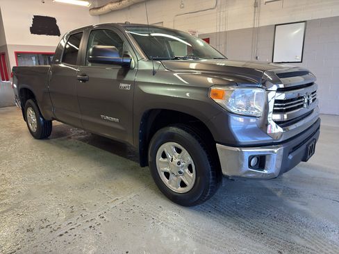 Used 2016 Toyota Tundra SR5 AWD/4WD image 1
