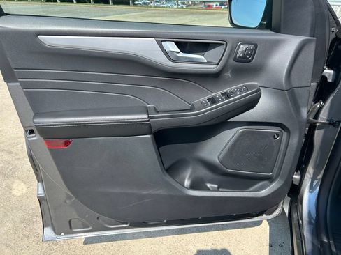 Used 2025 Ford Escape SE w/ PHEV Premium Package FWD image 12