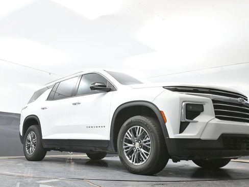 Used 2024 Chevrolet Traverse LT FWD image 52