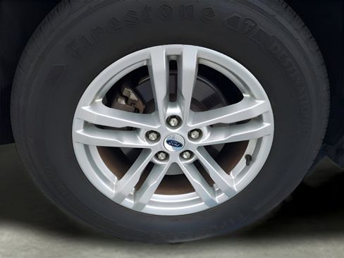 Used 2023 Ford Explorer XLT w/ Equipment Group 202A image 10