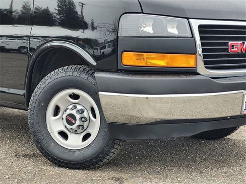 Used 2023 GMC Savana 3500 Extended w/ Driver Convenience Package image 3