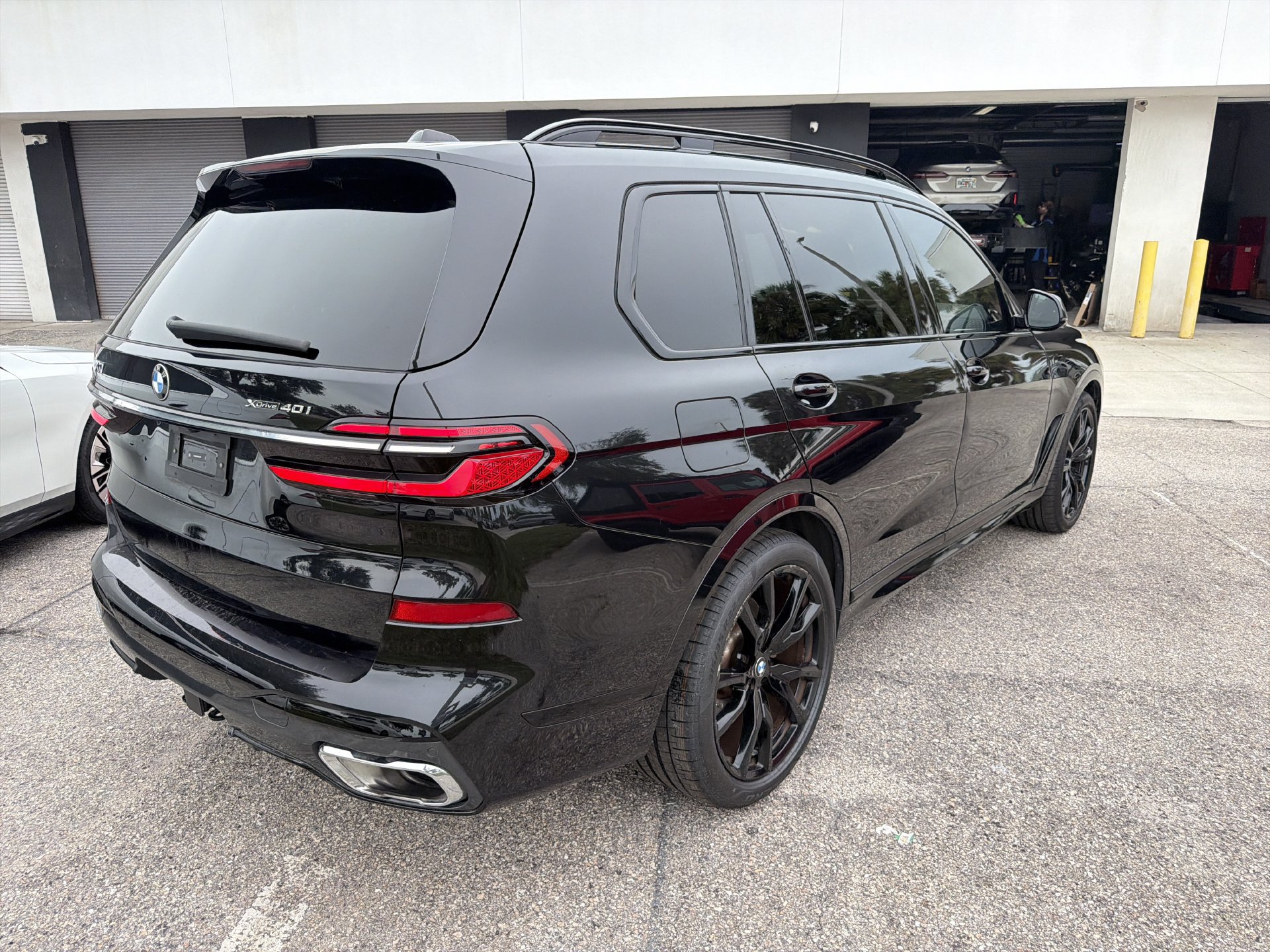 Used 2024 BMW X7 xDrive40i w/ Executive Package AWD/4WD image 4