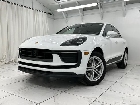 Certified 2024 Porsche Macan image 8