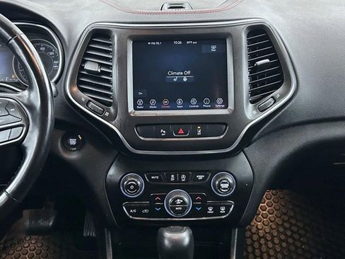 Used 2021 Jeep Cherokee Trailhawk image 12