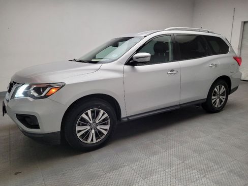 Used 2018 Nissan Pathfinder SL image 2