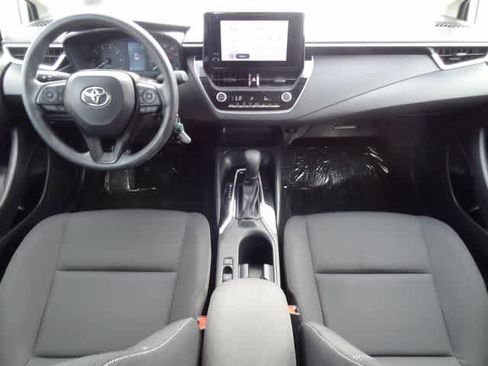 Used 2025 Toyota Corolla LE image 11