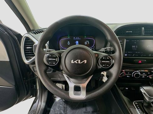 Used 2023 Kia Soul LX w/ LX Technology Package FWD image 11