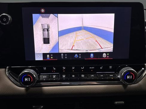 Used 2024 GMC Canyon Denali image 11