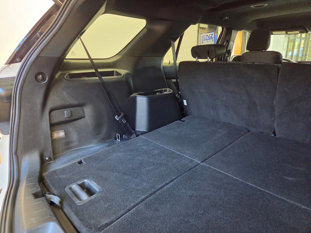 Used 2018 Ford Explorer XLT w/ XLT Technology Feature Bundle AWD/4WD image 11