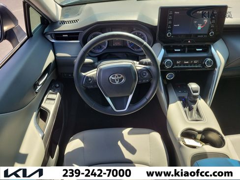 Used 2021 Toyota Venza LE AWD/4WD image 17