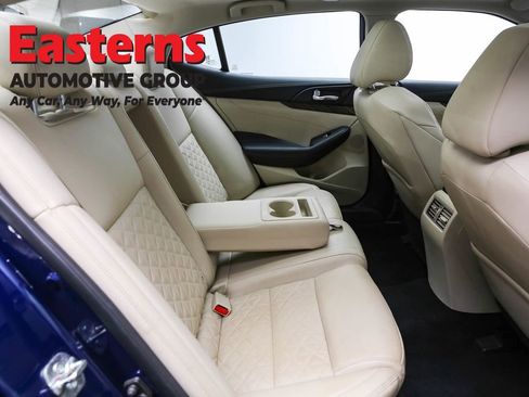 Used 2016 Nissan Maxima Platinum w/ Interior Lighting Package FWD image 27
