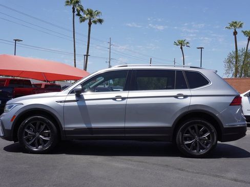 Used 2022 Volkswagen Tiguan SE FWD image 2