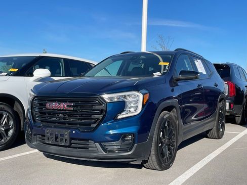 Used 2022 GMC Terrain SLT w/ Tech Package image 3