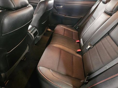 Used 2017 Toyota Camry SE w/ Moonroof Package image 18