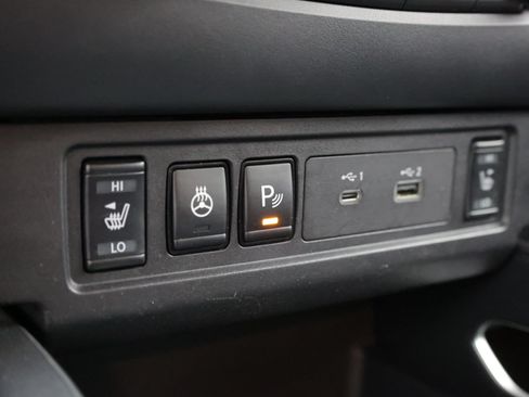 Used 2022 Nissan Frontier SV AWD/4WD image 17