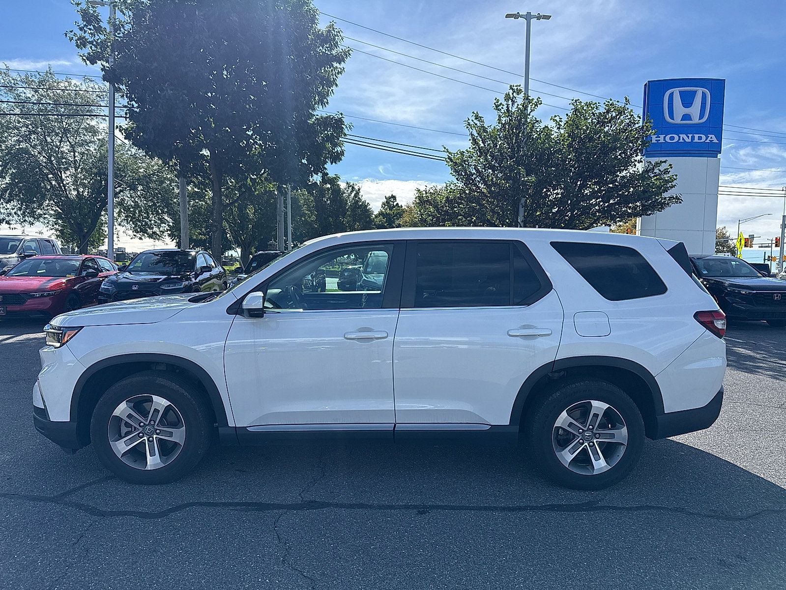 Used 2025 Honda Pilot EX-L image 2