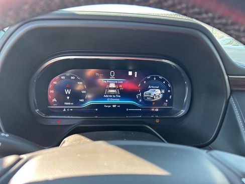 Used 2022 Chevrolet Tahoe Z71 w/ Luxury Package image 14