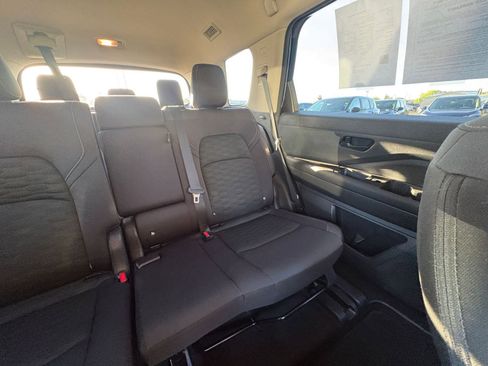 Used 2025 Nissan Pathfinder SV AWD/4WD image 40