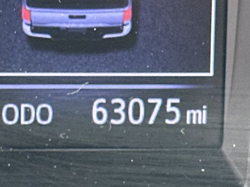 Used 2020 Toyota Tacoma TRD Sport image 27