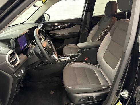 Used 2024 Chevrolet TrailBlazer LT w/ Convenience Package AWD/4WD image 11