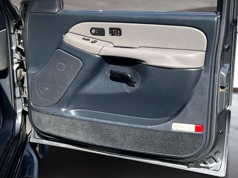 Used 2002 Chevrolet Suburban LT image 19