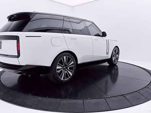 Used 2025 Land Rover Range Rover SE AWD/4WD image 14