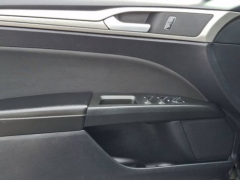 Used 2020 Ford Fusion SE AWD/4WD image 14