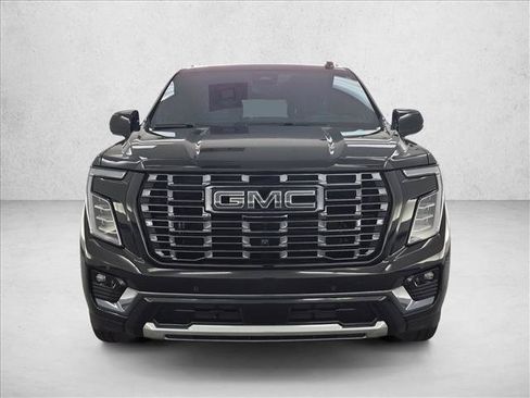 Used 2025 GMC Yukon Denali Ultimate AWD/4WD image 2