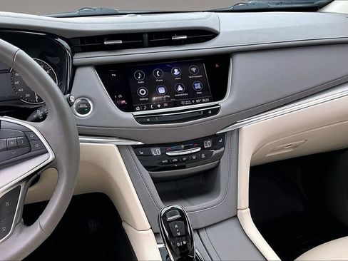 Used 2022 Cadillac XT5 Premium Luxury FWD image 6