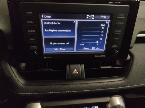 Used 2020 Toyota RAV4 XLE image 25