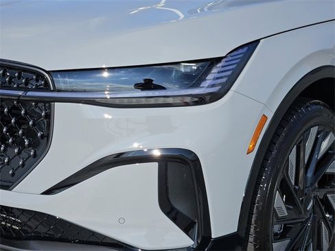 New 2026 Lincoln Nautilus Reserve image 8