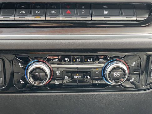 Used 2025 GMC Sierra 1500 SLT image 28