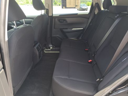 Used 2024 Nissan Rogue S AWD/4WD image 13