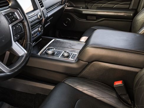 Used 2018 Ford Expedition Platinum image 24